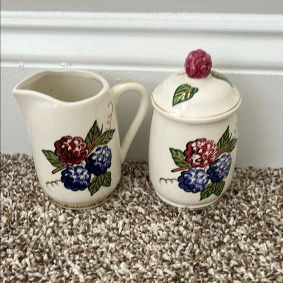 Vintage Knott's Berry Farm Hand Painted Sugar & Creamer Lid Set 3 Piece - Picture 2 of 13